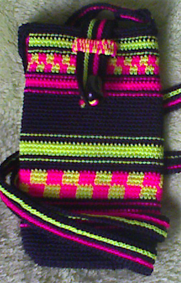 Blk-pink-checked-neckcase-w